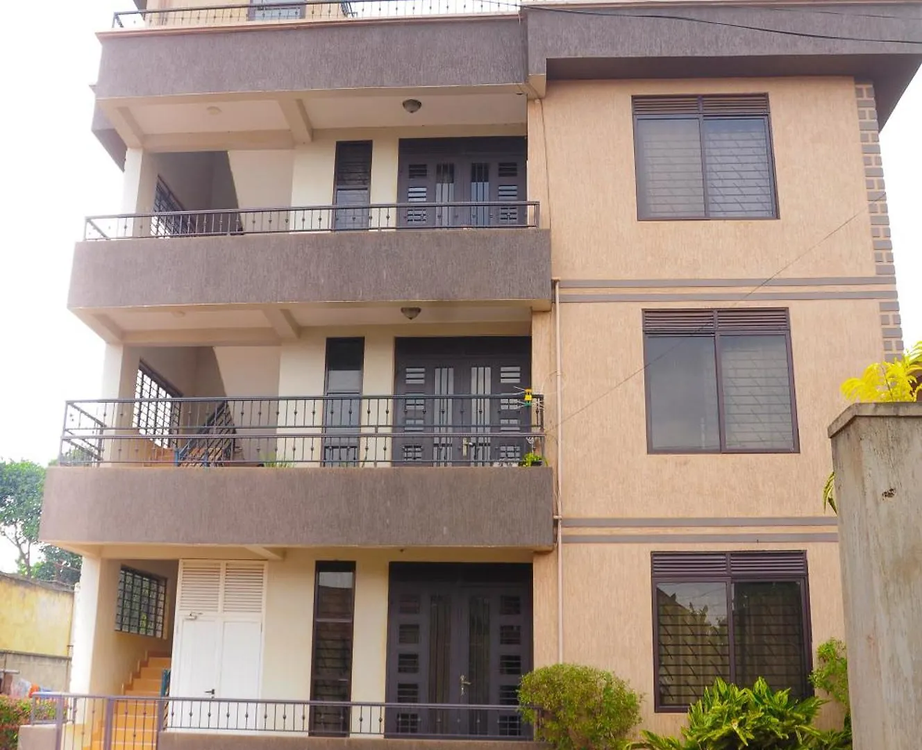 White Cottage Suites Kampala 0*,